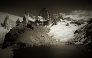 Untitled,2019,(photography) 作者 亚历克斯·卡明克