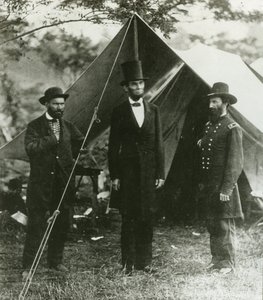 亚伯拉罕林肯与艾伦平克顿和少将John A. McClernand，1862年