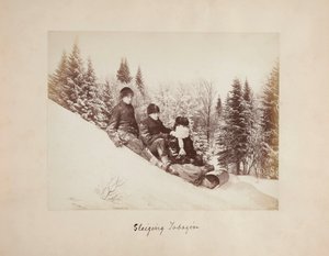 雪山上的三个雪橇运动员 作者 亚历山大·亨德森