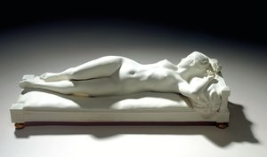 Sevres斜躺裸体“ Le Repos”的饼干人物 作者 阿尔弗雷德·鲍彻（Alfred Boucher）