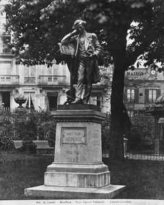 纪念碑Hector Berlioz，Square Vintimille，1884年（石头和青铜）