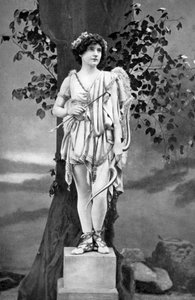 团结摩尔（1894-1981），爱尔兰女演员，1911-1912年。