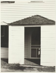 门到厨房，乔治湖，1934年。 作者 阿尔弗雷德·斯蒂格利茨