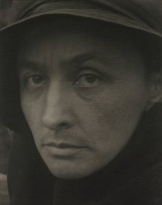 乔治亚-奥基夫，1922年。 作者 阿尔弗雷德·斯蒂格利茨
