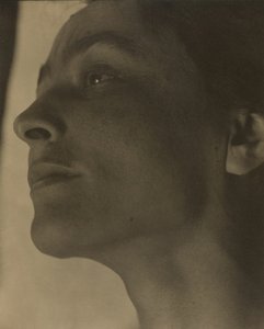 乔治亚-奥基夫，1922年。 作者 阿尔弗雷德·斯蒂格利茨