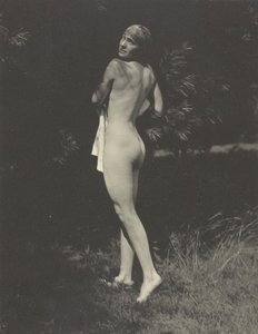 丽贝卡-萨尔斯伯里-斯特兰德，1922年。 作者 阿尔弗雷德·斯蒂格利茨