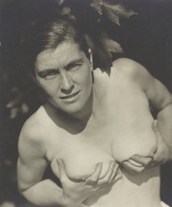丽贝卡-萨尔斯伯里-斯特兰德，1922年。 作者 阿尔弗雷德·斯蒂格利茨