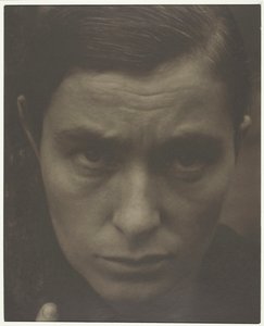 丽贝卡-萨尔斯伯里-斯特兰德，1922年。 作者 阿尔弗雷德·斯蒂格利茨