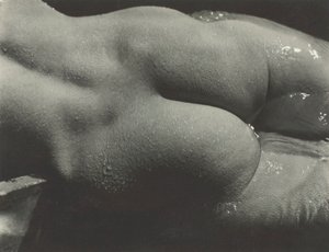 丽贝卡-萨尔斯伯里-斯特兰德，1922年。 作者 阿尔弗雷德·斯蒂格利茨