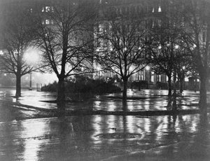 Reflections, night, New York, c.1898 (photogravure)   1416399   zh       chinese Successfully Translated  Original: Ecclesiastical Panel: The Sacrifice Of Isaac (gold thread, wool, wire) Translat: Ecclesiastical Panel: The Sacrifice Of Isaac (gold thread,  作者 阿尔弗雷德·斯蒂格利茨