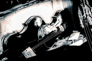 断弦》，2018 年（手绘照片）