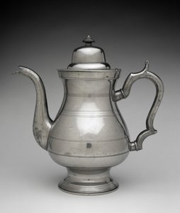 茶壶c。 1829-1842（不列颠尼亚金属） 作者 艾伦·波特