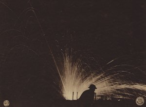 第一次世界大战中的美国：磷弹爆炸（黑白照片） 作者 美国摄影师