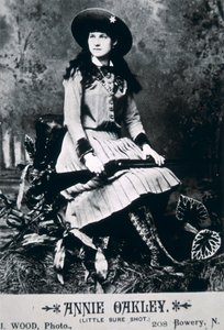 安妮-奥克利（1860-1926）（黑白照片）。 作者 American Photographer