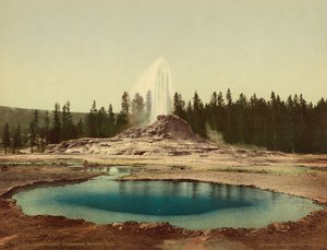 城堡间歇泉，黄石国家公园，约1898年（照相馆）。 作者 美国摄影师
