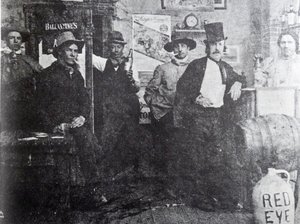 Cripple Creek Barroom，1898 作者 美国摄影师