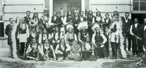 苏族领导人组成的印第安人代表团在华盛顿特区抗议违反1868年《拉莱米堡条约》。 作者 美国摄影师