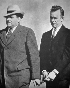 1934年1月被捕的约翰-迪林杰（b/w照片）。 作者 美国摄影师