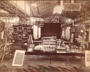 Lenoir＆Forsters展览，主楼，百年国际展览，费城，1876年（蛋白印刷品） 作者 美国摄影师