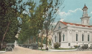 佛罗里达州迈阿密，约 1925 年：街景，显示长老会教堂（彩色照片） 作者 美国摄影师