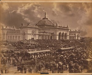 开幕日，“演说家”，1876年百年国际展览，费城 作者 美国摄影师