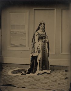 妇女肖像，1880 年代（照片） 作者 美国摄影师