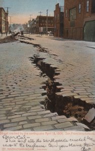 被地震震裂的街道 作者 美国摄影师
