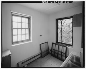 佐治亚州富尔顿县亚特兰大市Techwood Homes，1号楼，575-579 Techwood Drive（黑白照片）。 作者 美国摄影师