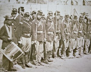 缅因州第六步兵团 联邦军队，在弗雷德里克斯堡战役后的阅兵式 作者 美国摄影师