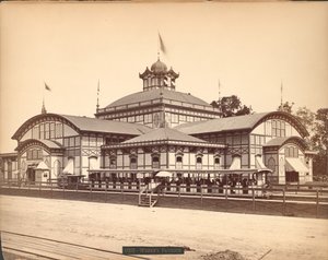 女装馆，百年国际展览，费城，1876年（蛋白印刷） 作者 美国摄影师
