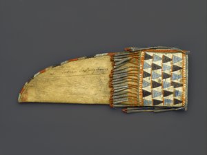 刀鞘，Eastern Sioux，来自明尼苏达州的Fort Snelling 作者 美国学校