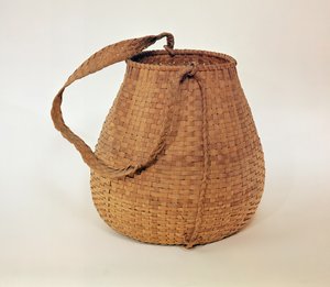 来自马萨诸塞州（植物纤维）的Mashpee手提篮 作者 美国学校