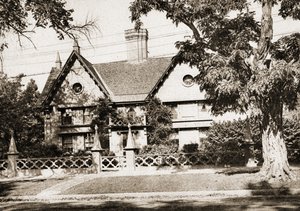 皮克林之家，马萨诸塞州塞勒姆，1915年（棕褐色调凹版印刷） 作者 美国学校