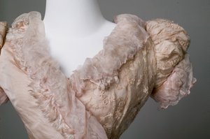 嫁妆裙 作者 美国学校
