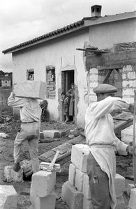 克罗托内乡村 - 伊内利村、 作者 