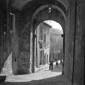 意大利托斯卡纳锡耶纳 Abbadia San Salvatore 的街道景观 作者 