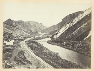 犹他州韦伯卡农，威尔海米娜山口，锯齿岩或魔鬼滑道远景 作者 安德鲁·约瑟夫·拉塞尔
