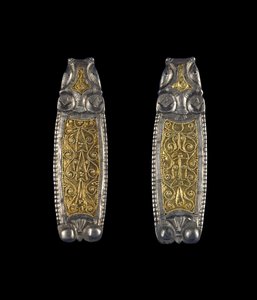 一对绑带，来自Ipsden Heath，Oxfordshire，Late Anglo-Saxon，9世纪（银镶金镶嵌） 作者 Anglo Saxon
