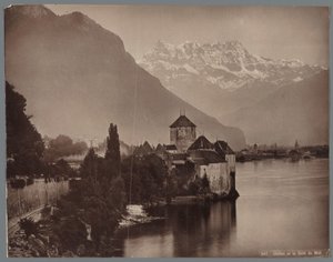 日内瓦湖畔的西庸城堡，远处是 Dents du Midi Chillon et la Dent du Midi（物体上的标题） 作者 无名氏