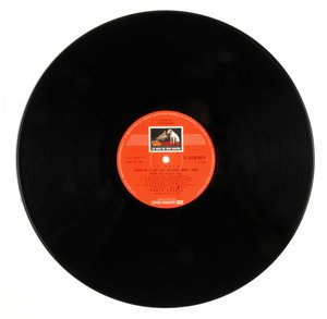 巴勃罗-卡萨尔斯（Pablo Casals）演绎让-塞巴斯蒂安-巴赫（Johann Sebastian Bach）的6首大提琴组曲的 "EMI大师之声 "33圆光盘（黑胶唱片）。 作者 匿名匿名