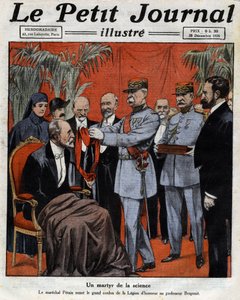 科学的殉道者。Marechal Philippe Petain(1856-1951)将荣誉军团的大绶带交给法国癌症医生Jean-Alban Bergonie(Jean Alban Bergonie)(1857-1925)教授。雕刻。报纸《小报》之一的图文。 作者 匿名匿名