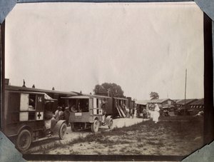 1914-1918年的第一次世界大战。法国红十字会护士在法国下诺曼底（Lower Normandy）英吉利海峡的圣吉尔（Saint-Gilles）站为士兵接种疫苗。1917年6月匿名摄影。私人收藏，斯特拉。 作者 匿名匿名