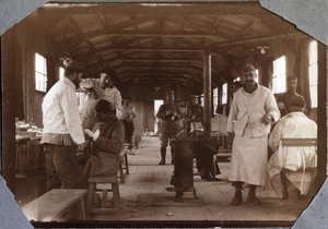 1914-1918年第一次世界大战：法国伤兵的更衣室。法国下诺曼底Couville dans la Manche（下诺曼底）。1917年5月匿名摄影。私人收藏，斯特拉。 作者 匿名匿名