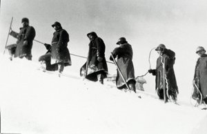 第一次世界大战：意大利高山猎手（alpino或alpini）在登山时的情景 作者 匿名匿名