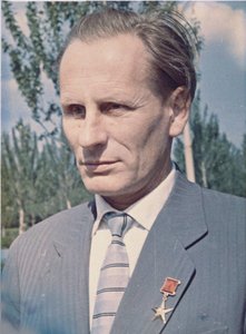 米哈伊尔-瓦西里耶维奇-梅尔尼科夫（1919-1996），火箭发动机设计师--匿名。彩色摄影 私人收藏 作者 匿名匿名