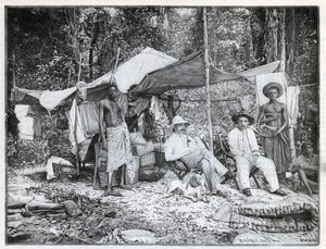 法国船长路易斯-古斯塔夫-宾格（1856-1936）的任务：位于科特迪瓦阿弗罗努的任务营地。1892年的 "世界图景 "中的雕刻作品。私人收藏。 作者 匿名匿名