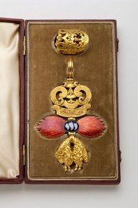Order of the Golden Fleece: Spanish Golden Fleece - Badge belonging to Arthur Wellesley (1769-1852) - Oavers - Manufactured by Hamlet (London) - Debut of the 19th century - Gold and emals - H: 7.8 cm; W: 5.6 cm; Weight: 38 g - Original case in burgundy mar 作者 匿名匿名