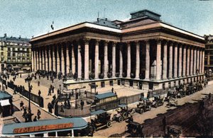 Paris: exterior view of the Palais Brongniart (Paris Stock Exchange), built between 1808-1826 by Alexandre Brongniart (1770-1847). Photograph of 1920 in “” Artistic Album”” of the city of Paris. Private collection. 作者 匿名匿名