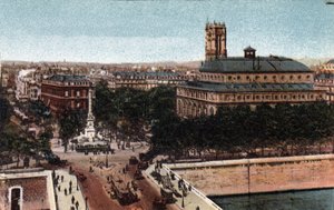 Paris: view of the Place du Chatelet and the Sarah-Bernhardt Theatre (present-day Theatre de la Ville). In the background, the Saint Jacques Tower (Saint Jacques). Photograph of 1920 in “” Artistic Album”” of the city of Paris. Private collection. 作者 匿名匿名