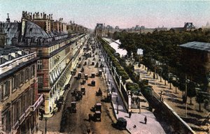 Paris: view of the traffic on rue de Rivoli, towards the Louvre. Photograph of 1920 in “” Artistic Album”” of the city of Paris. Private collection. 作者 匿名匿名